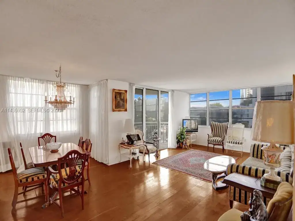 18051 Biscayne Blvd # 304, Aventura FL 33160 photo 2