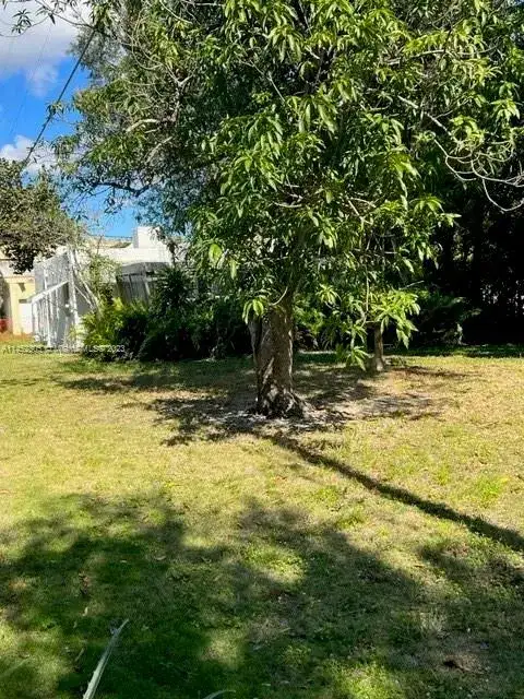 821 NE 120th St, Biscayne Park FL 33161 photo 2