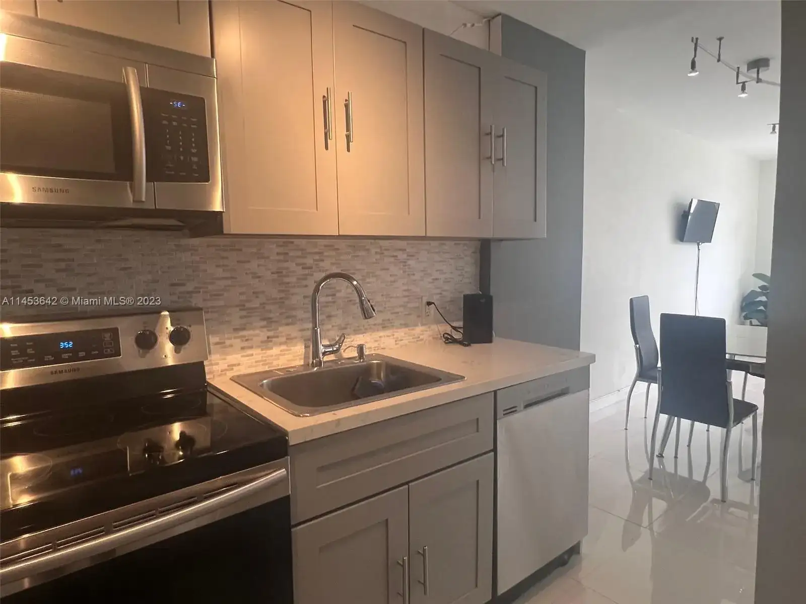 100 Lincoln Rd # 501, Miami Beach FL 33139 photo 2