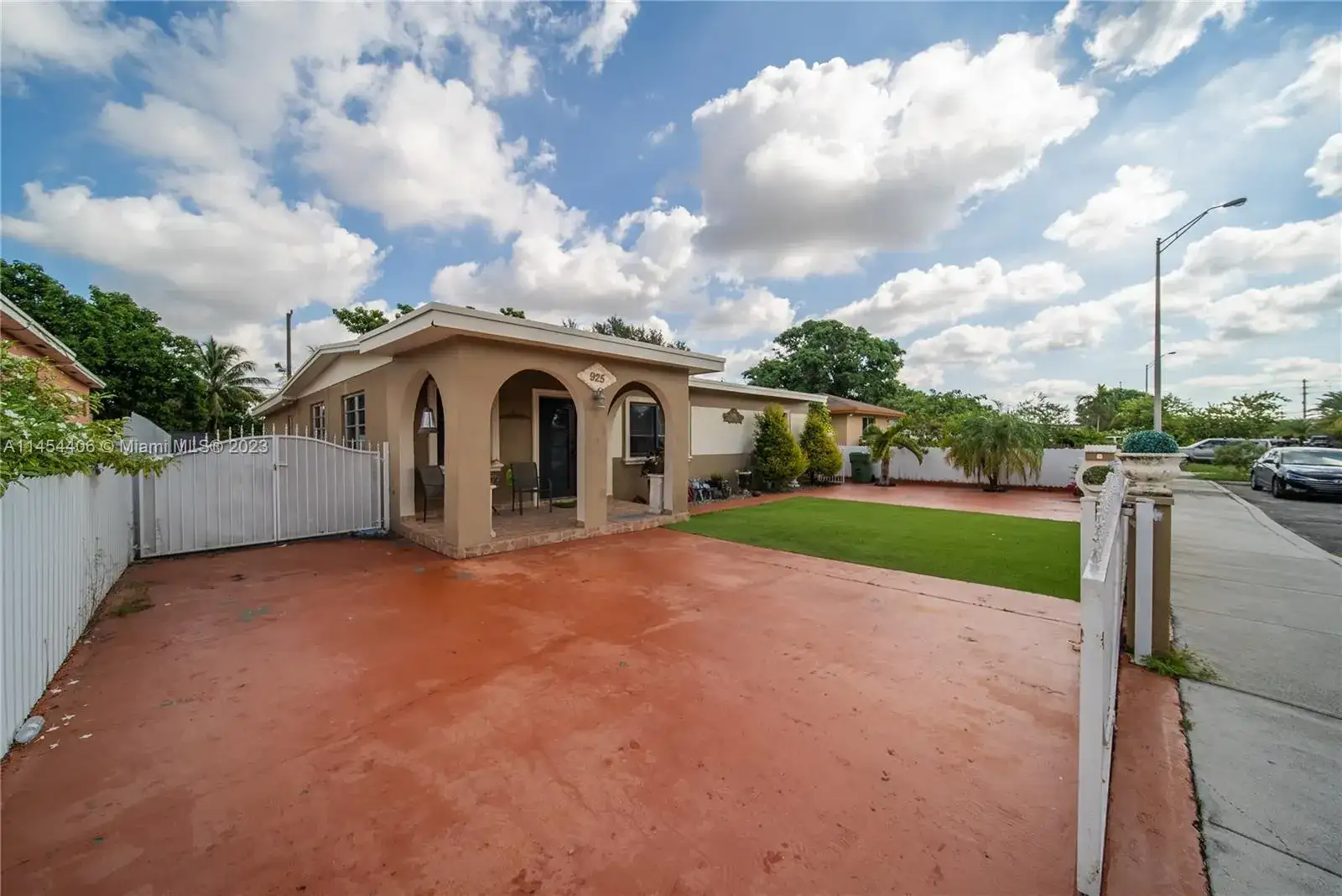 925 E 29th St, Hialeah FL 33013 photo 3