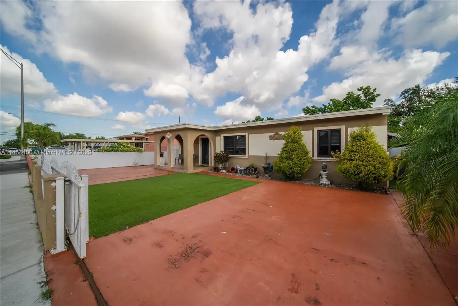 925 E 29th St, Hialeah FL 33013 photo 5