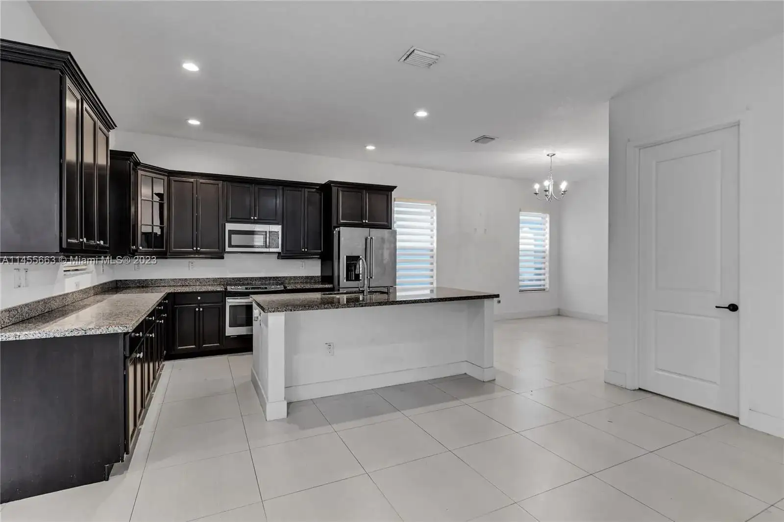 9881 W 34th Ave, Hialeah FL 33018 photo 3