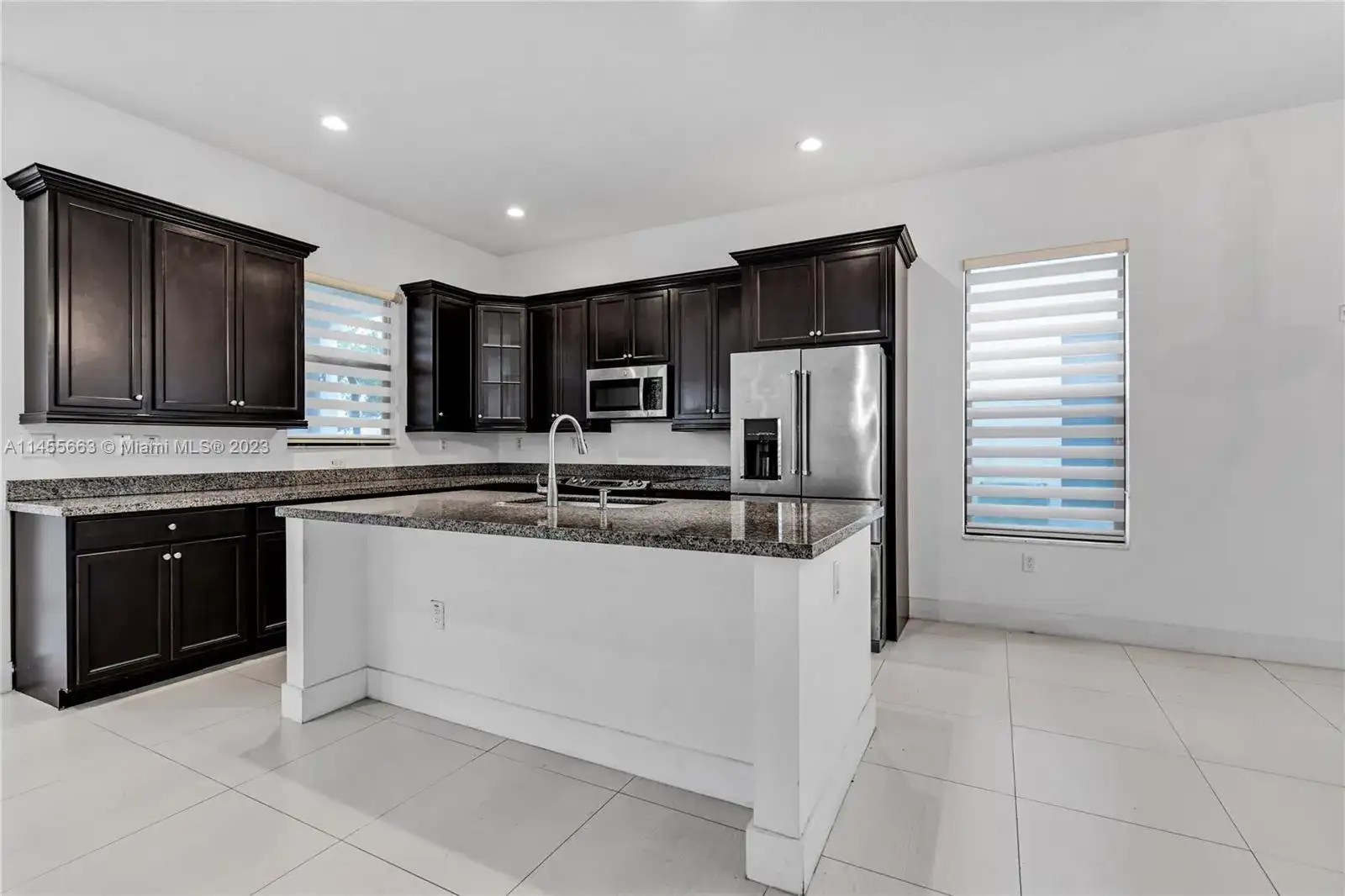 9881 W 34th Ave, Hialeah FL 33018 photo 4