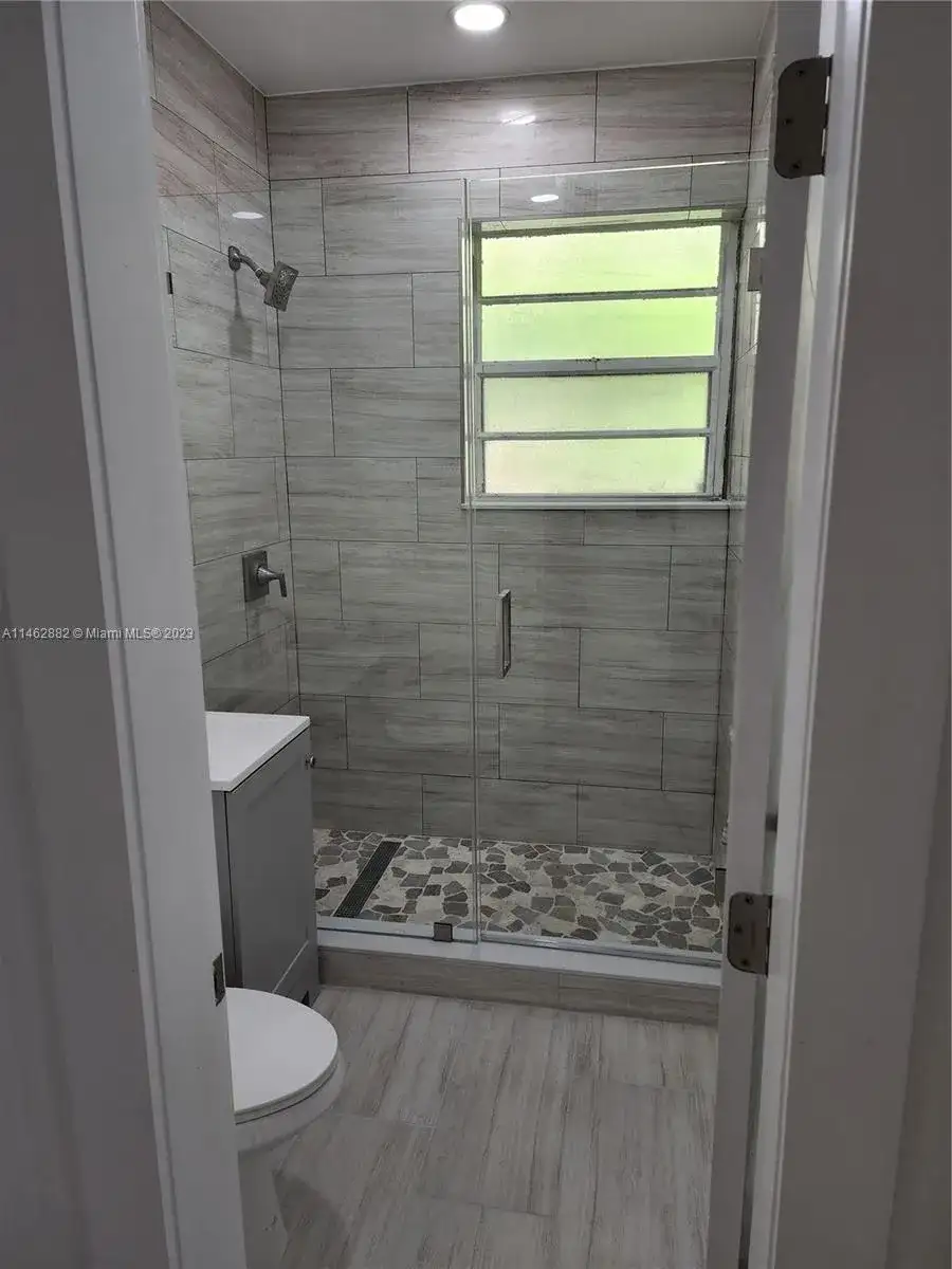 7710 Carlyle Ave # 4, Miami Beach FL 33141 photo 2