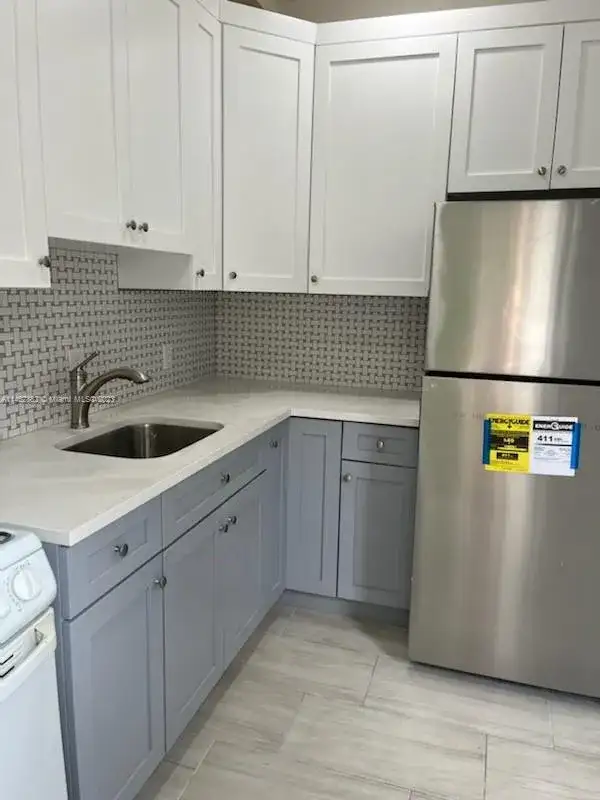 7710 Carlyle Ave # 4, Miami Beach FL 33141 photo 3