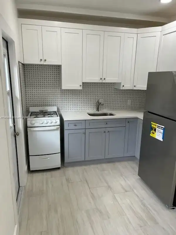 7710 Carlyle Ave # 4, Miami Beach FL 33141 photo 4