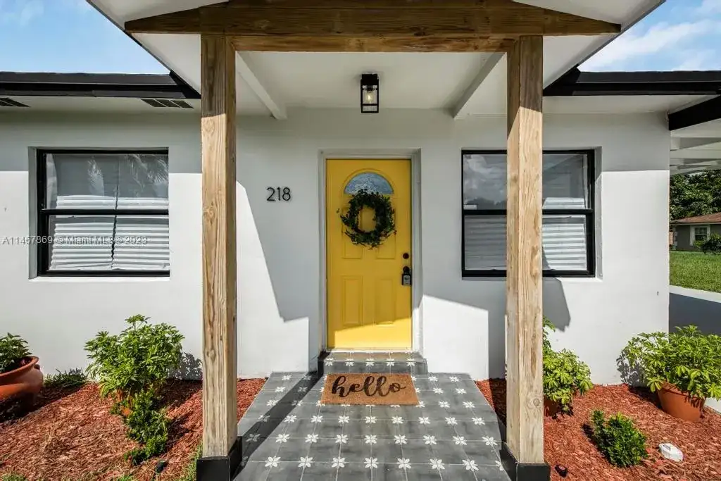 218 SW 10th Ave, Delray Beach FL 33444 photo 2