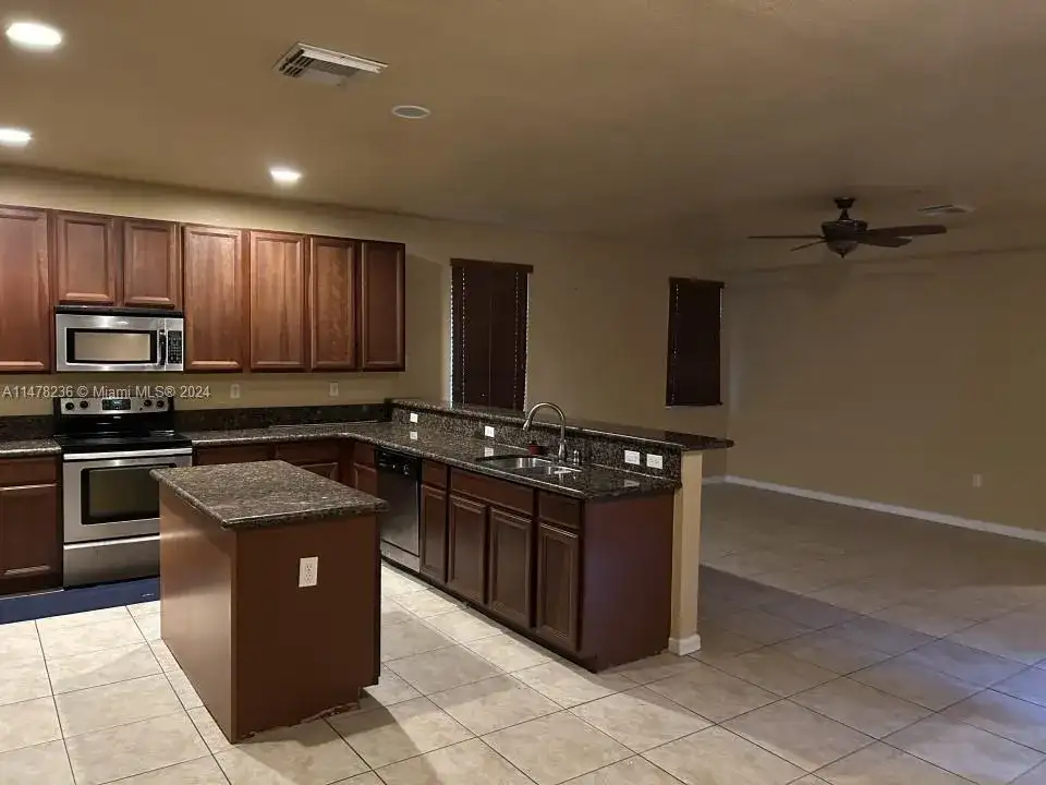 27649 SW 143rd Ct, Homestead FL 33032 photo 4