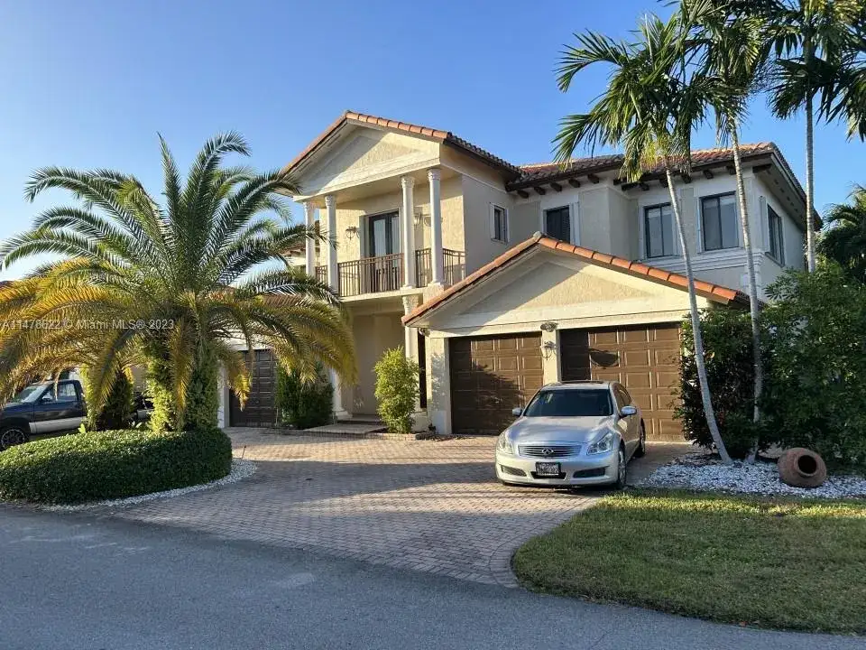 7905 SW 195th St, Cutler Bay FL 33157 photo 2