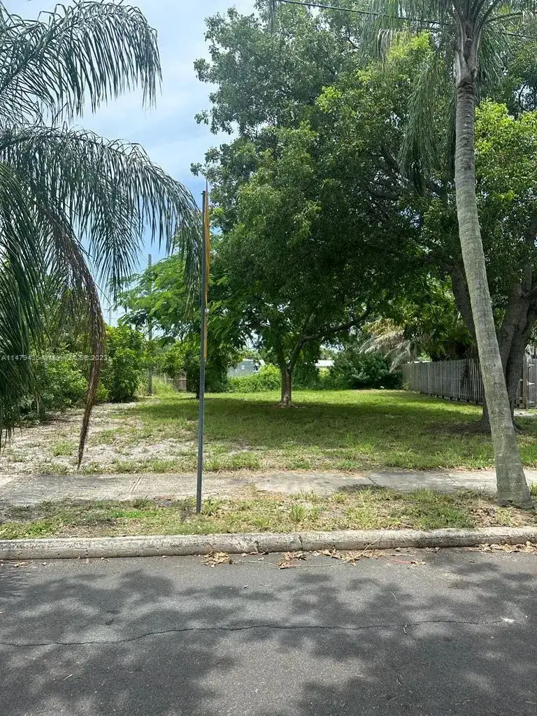 3014 Greenwood Ave, West Palm Beach FL 33407 photo 2