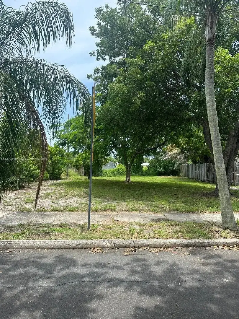 3014 Greenwood Ave, West Palm Beach FL 33407 photo 4