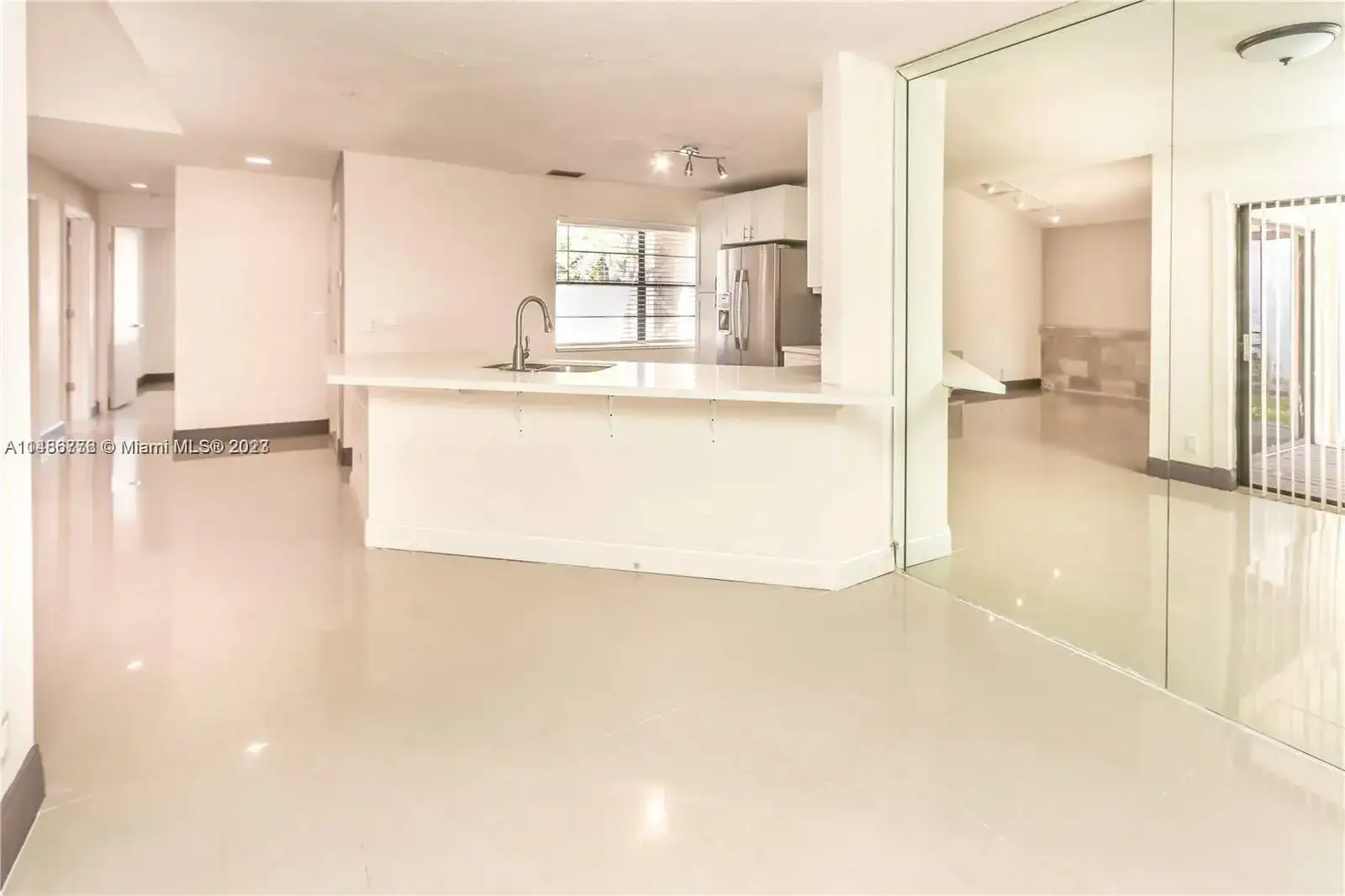 6324 NW 179th Ter, Hialeah FL 33015 photo 4