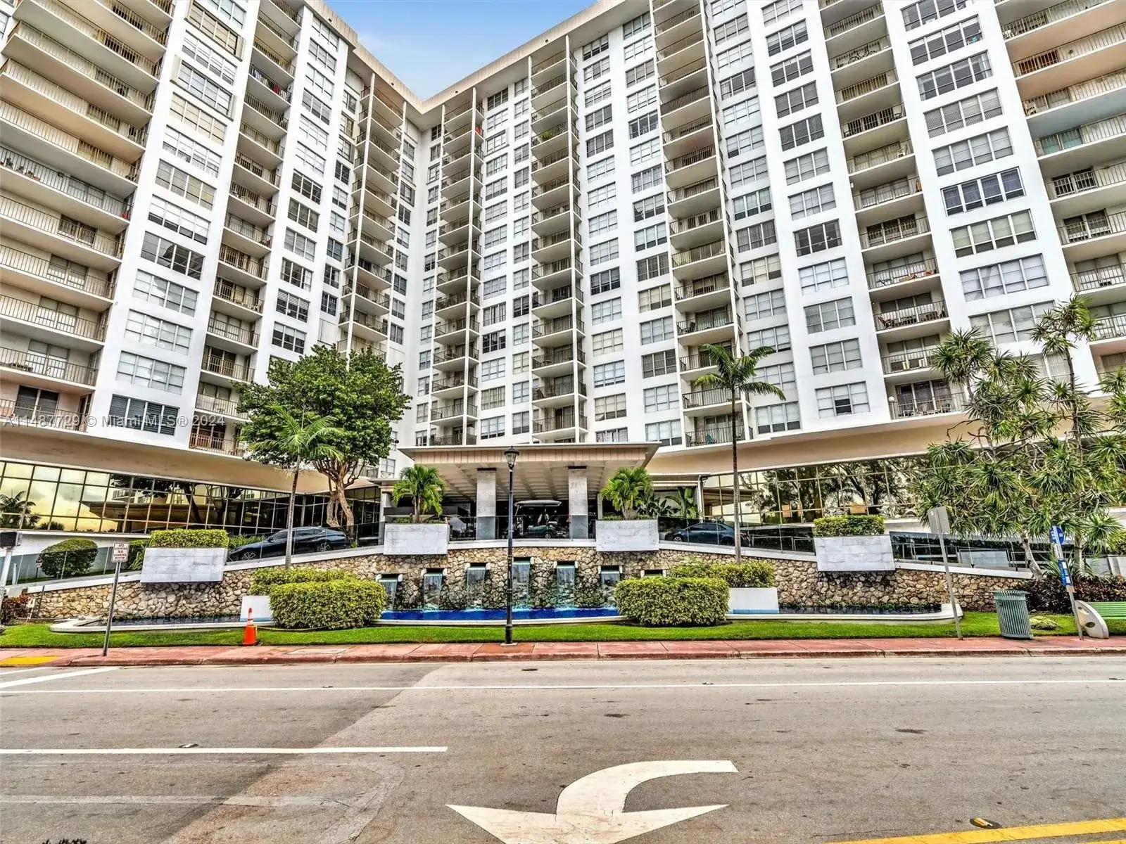 4101 Pine Tree Dr # 620, Miami Beach FL 33140 photo 3