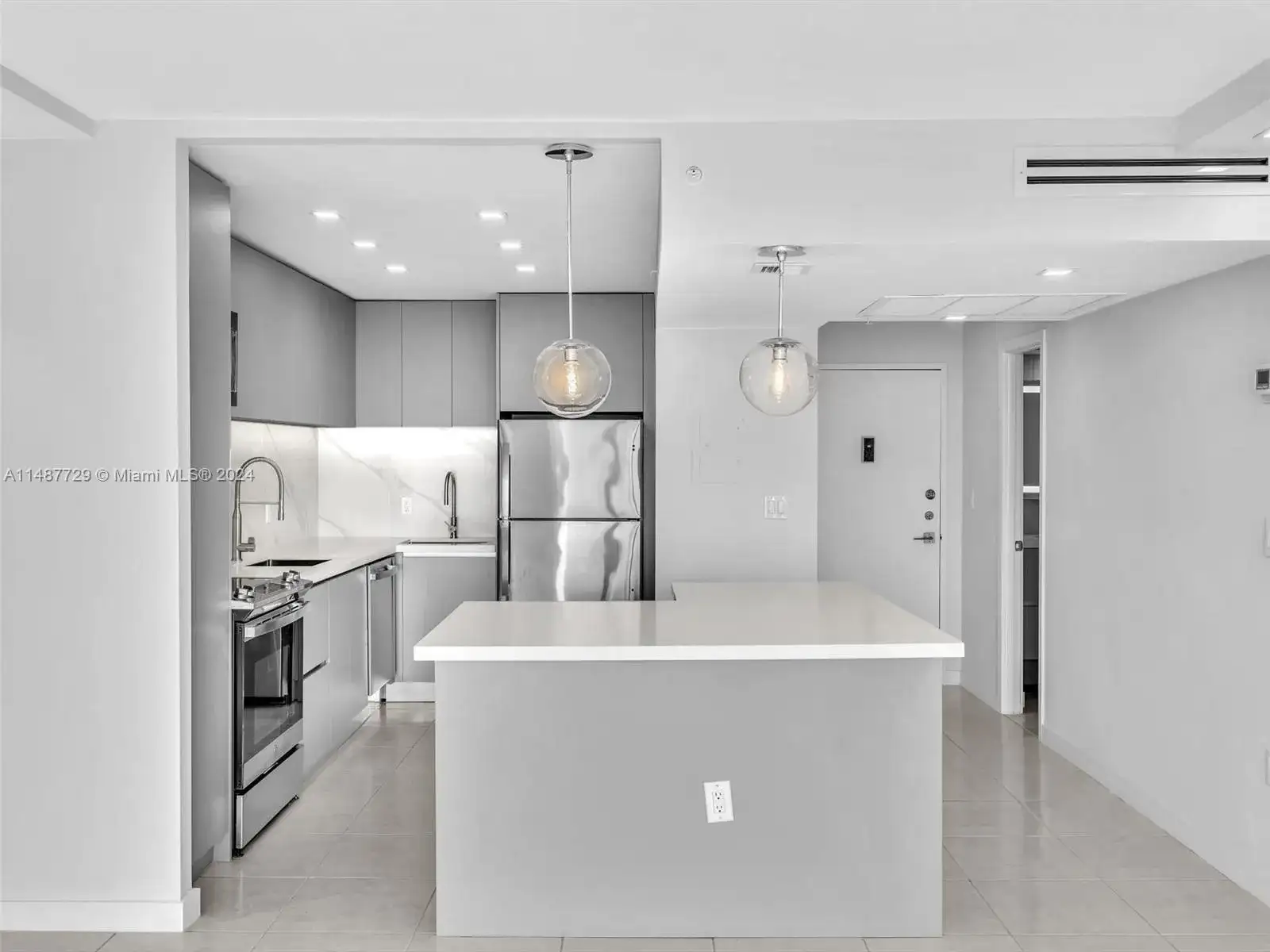 4101 Pine Tree Dr # 620, Miami Beach FL 33140 photo 5