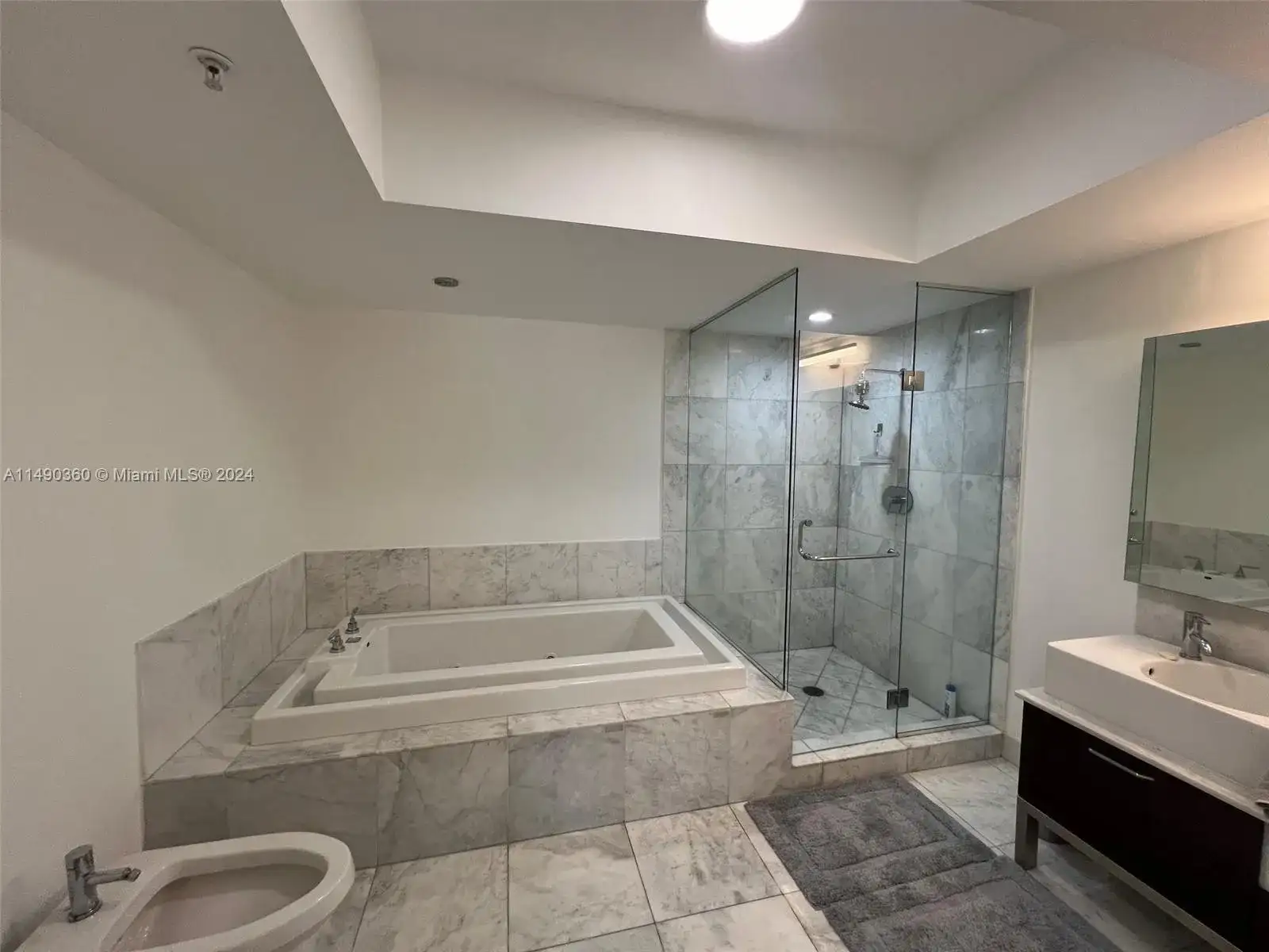 218 SE 14th Street # 1806, Miami FL 33131 photo 3