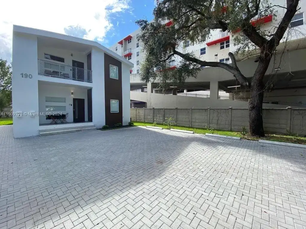 190 NW 57th St, Miami FL 33127 photo 2