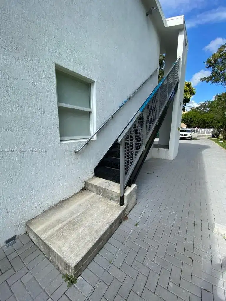 190 NW 57th St, Miami FL 33127 photo 4