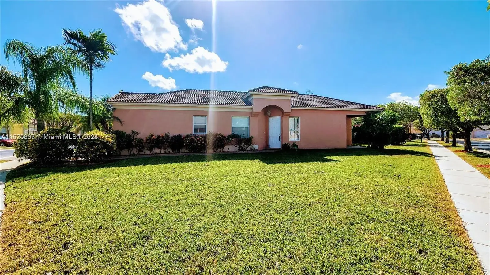 2326 NE 37th Rd, Homestead FL 33033 photo 4