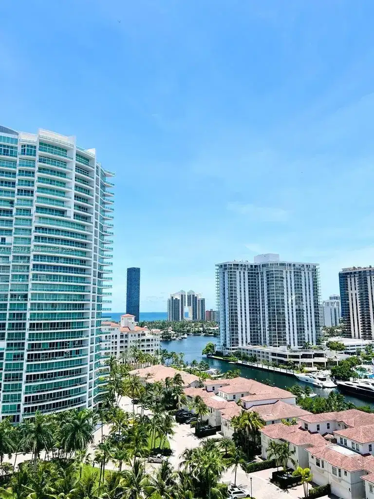 19900 E Country Club Dr, Aventura FL 33180 photo 4