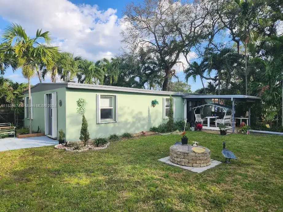 630 SW 1st Ct, Hallandale Beach FL 33009 photo 2