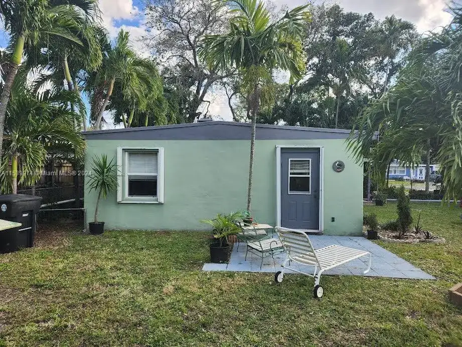 630 SW 1st Ct, Hallandale Beach FL 33009 photo 3