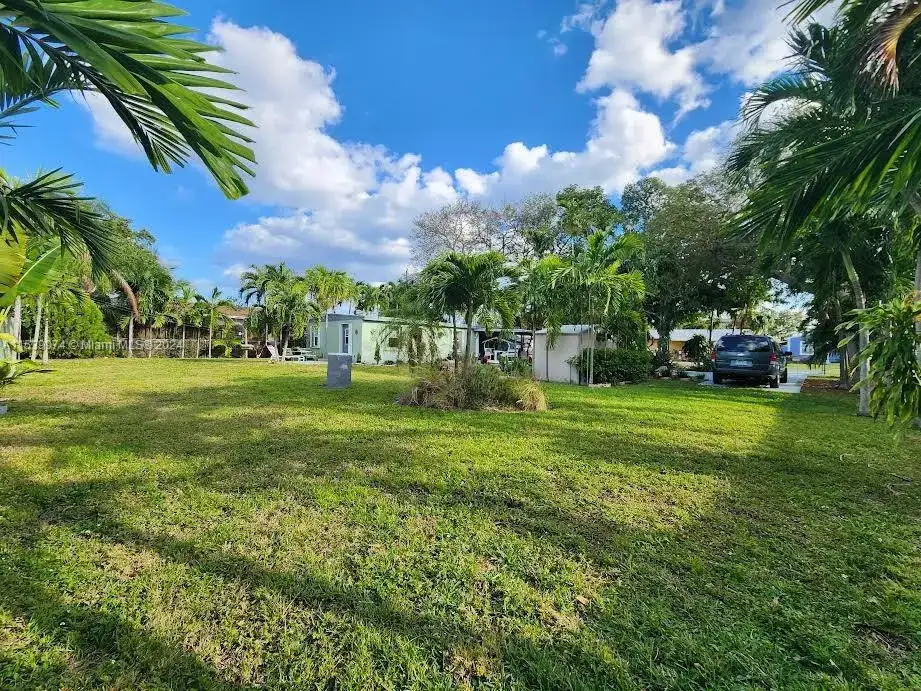 630 SW 1st Ct, Hallandale Beach FL 33009 photo 4