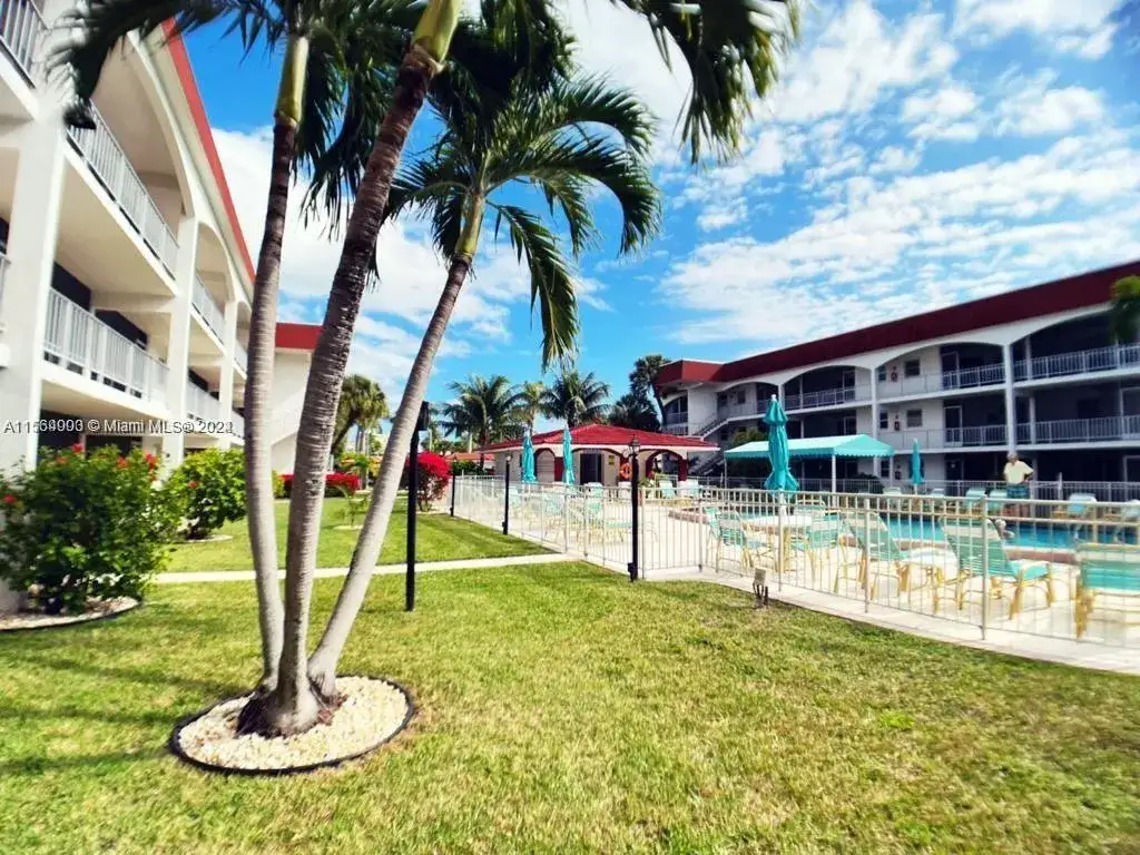 580 Egret Dr # 302, Hallandale Beach FL 33009 photo 5