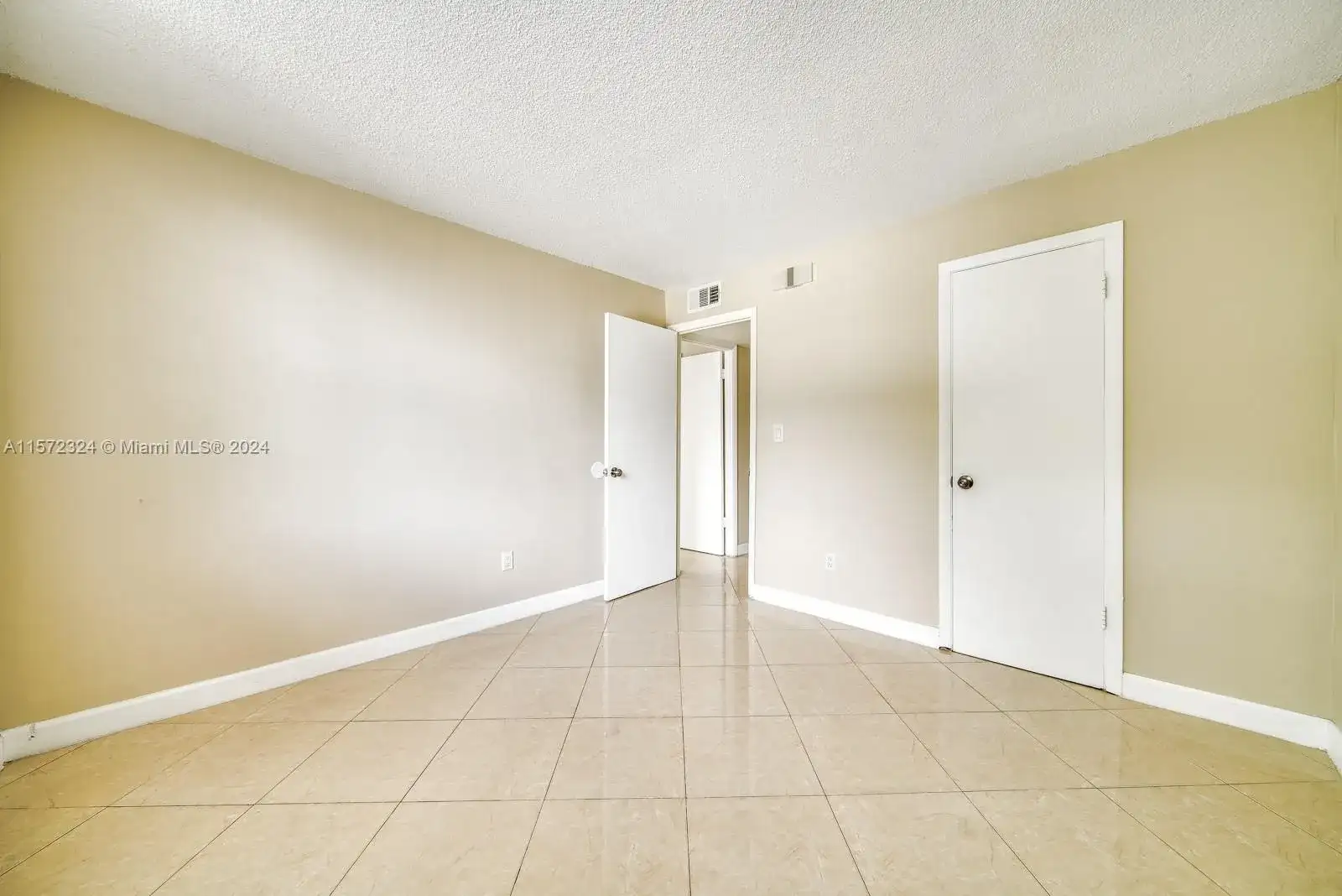 496 NW 165th St Rd # D316, Miami FL 33169 photo 3