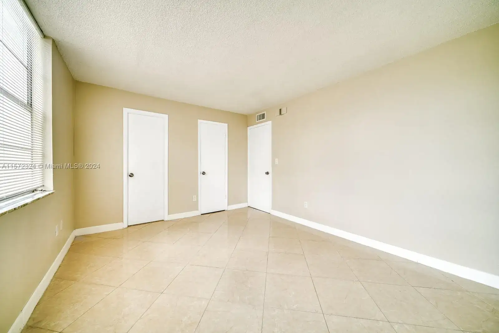 496 NW 165th St Rd # D316, Miami FL 33169 photo 5