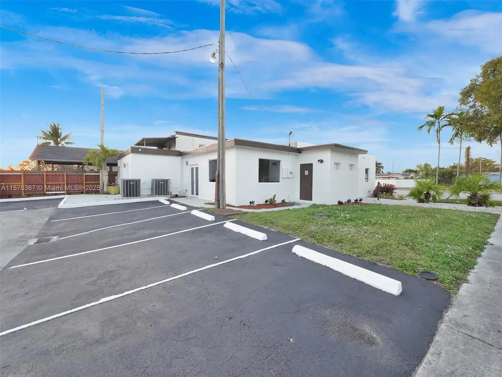 5232 Pembroke Rd, West Park FL 33021 photo 5