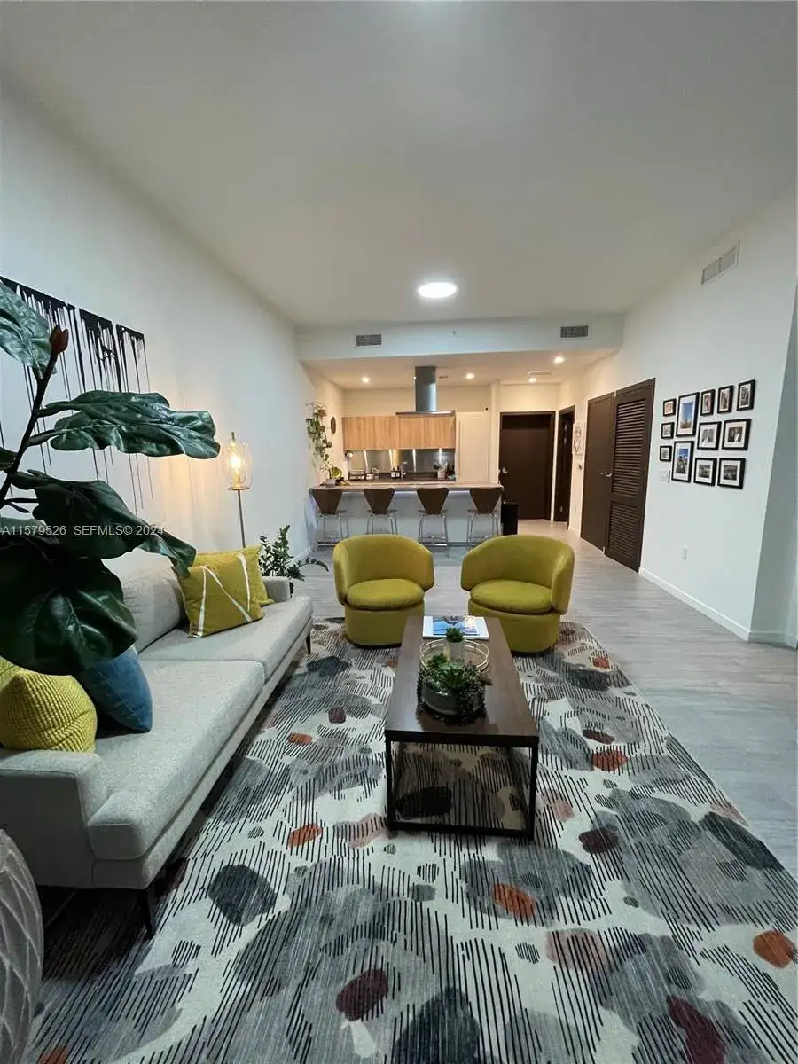 1000 Brickell Plz # 1811, Miami FL 33131 photo 3
