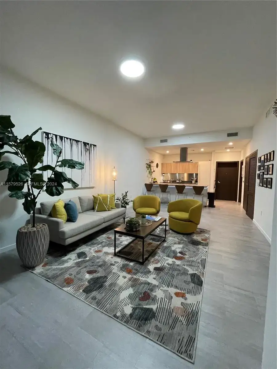 1000 Brickell Plz # 1811, Miami FL 33131 photo 4