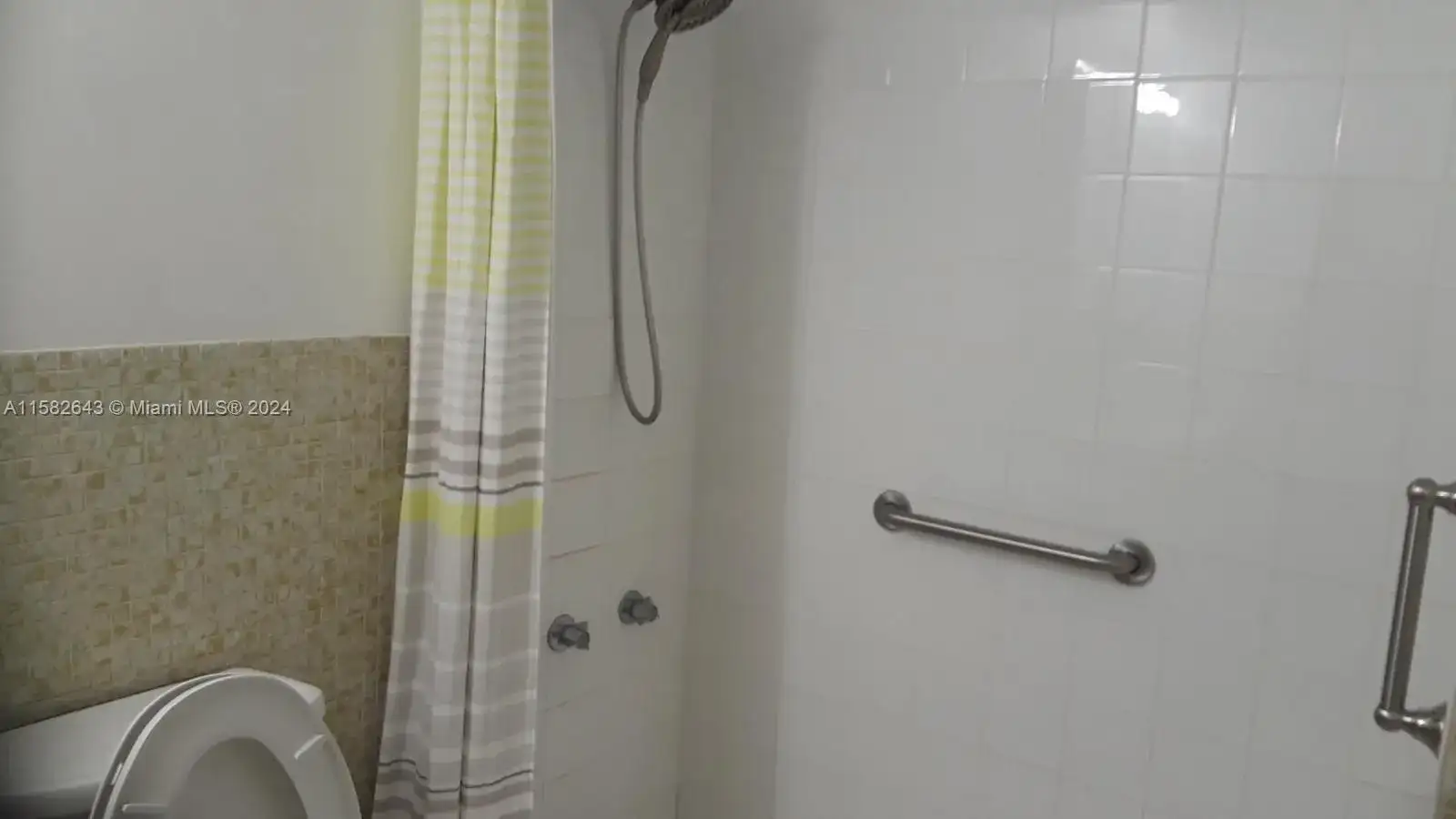 160 NE 203rd Ter # 3, Miami Gardens FL 33179 photo 4