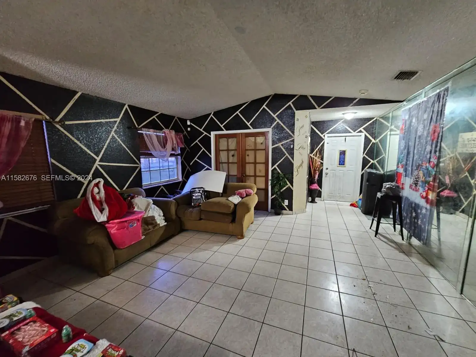 725 NW 19th Ter, Fort Lauderdale FL 33311 photo 4