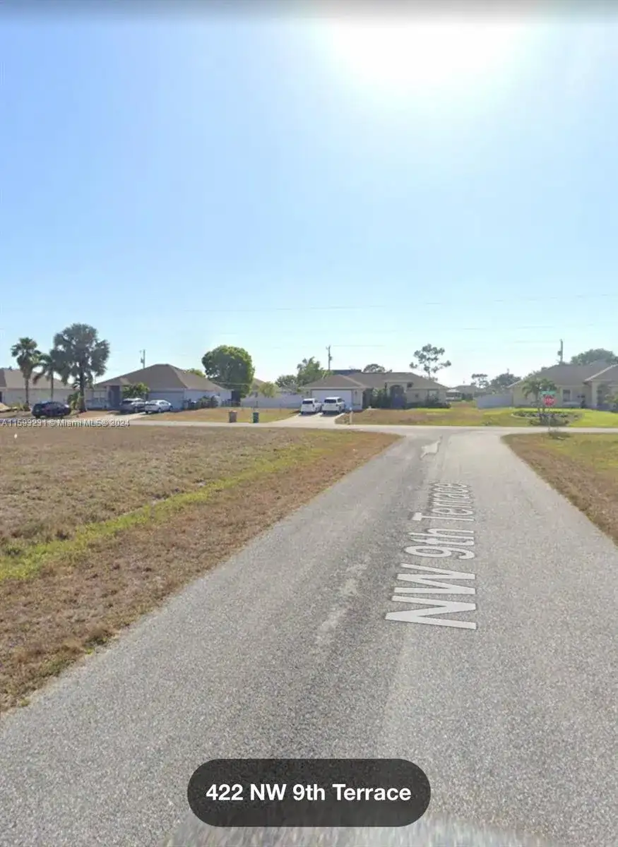 422 NW 9th Terr, Cape Coral FL 33993 photo 2