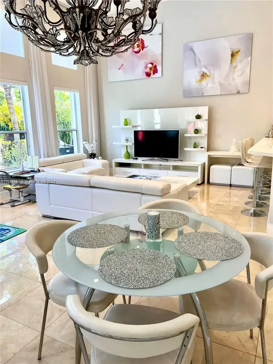 912 Manatee Way, Hollywood FL 33019 photo 2