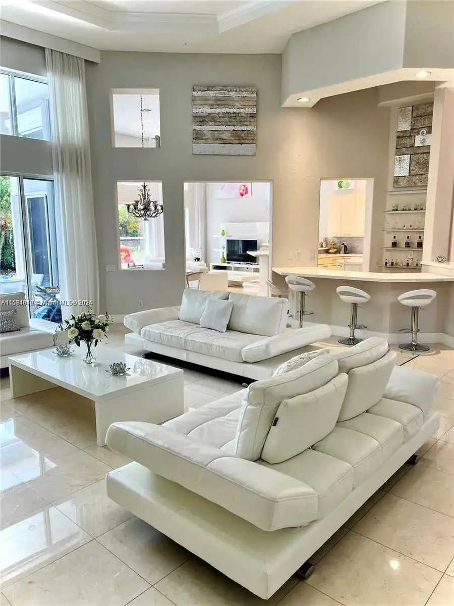 912 Manatee Way, Hollywood FL 33019 photo 3