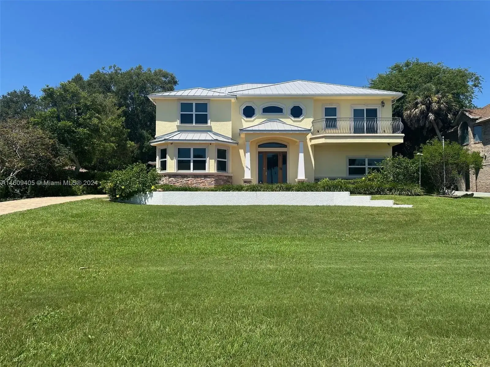 1613 N Indian River Drive, Cocoa FL 32922 photo 3