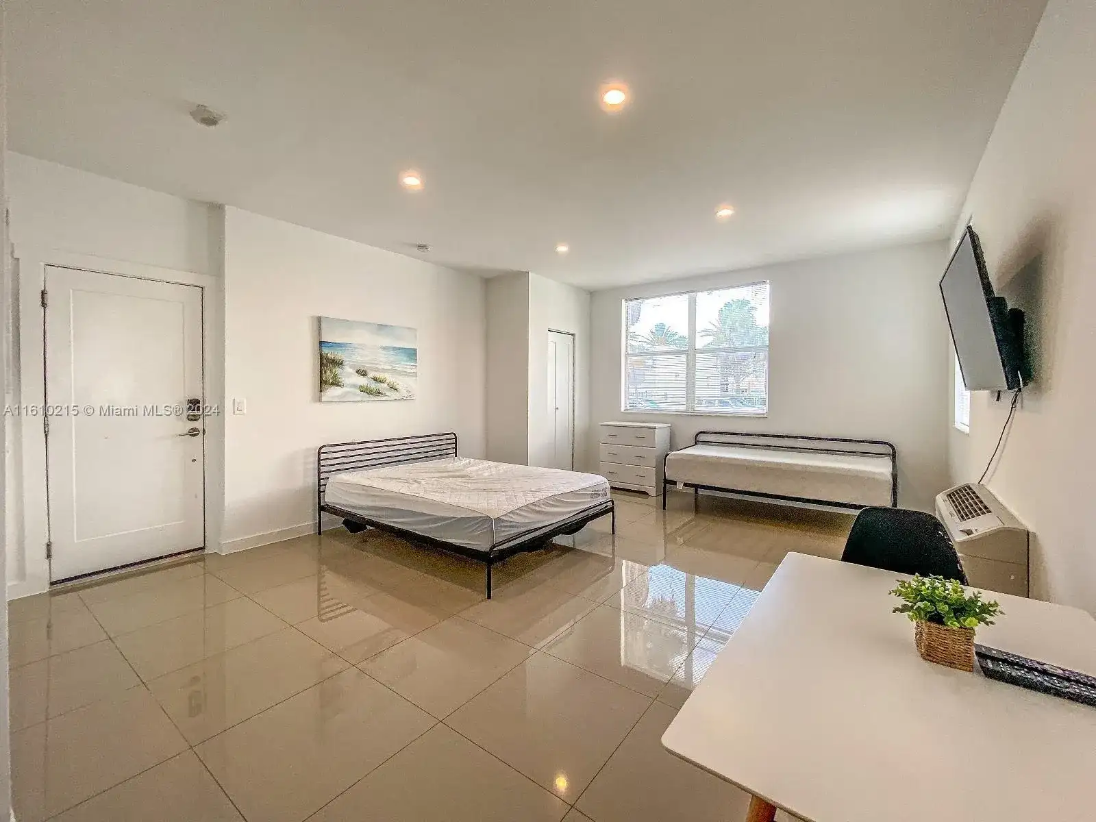 924 Marseille Dr # 8, Miami Beach FL 33141 photo 2