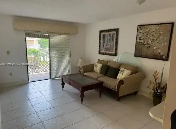 8517 NW 7th St # 304, Miami FL 33126 photo 3