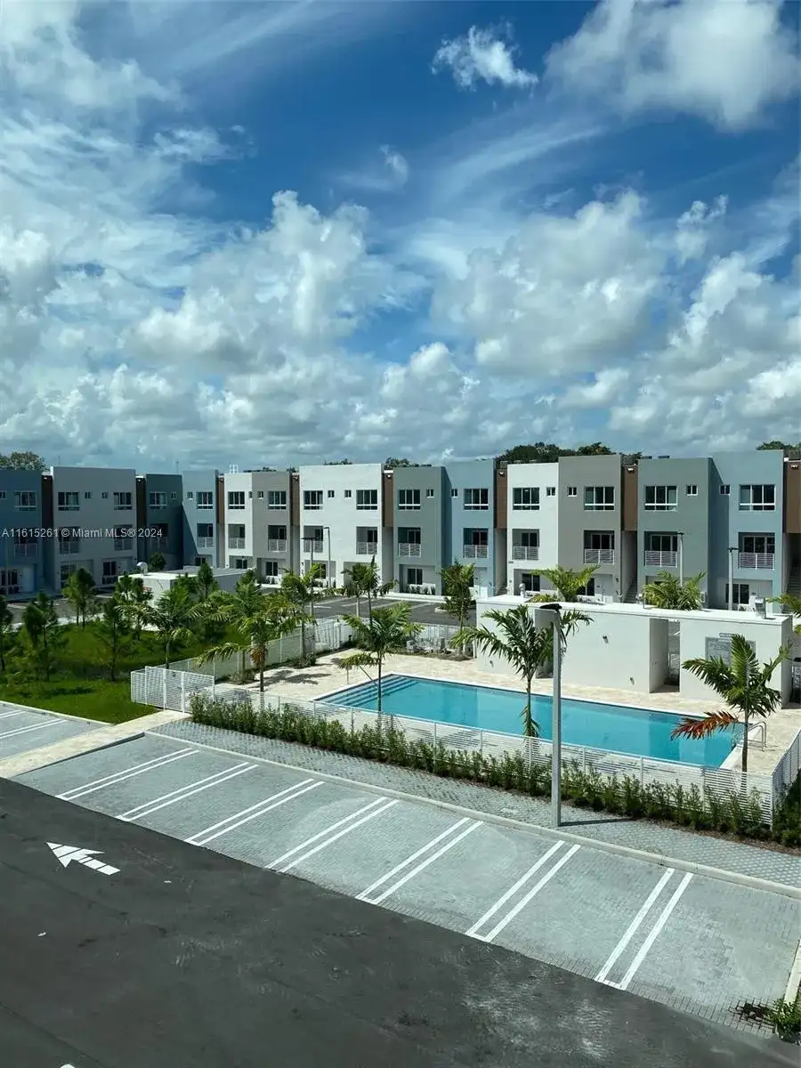 2505 NE 193rd St # 4207, Miami FL 33180 photo 2