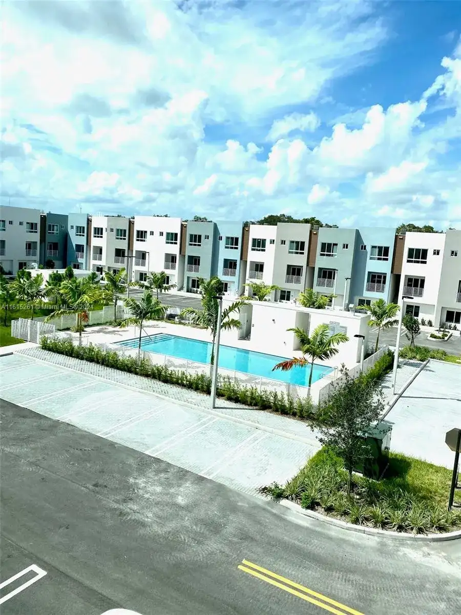 2505 NE 193rd St # 4207, Miami FL 33180 photo 3