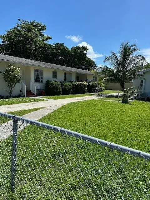 470 NW 26th Ave, Miami FL 33125 photo 2