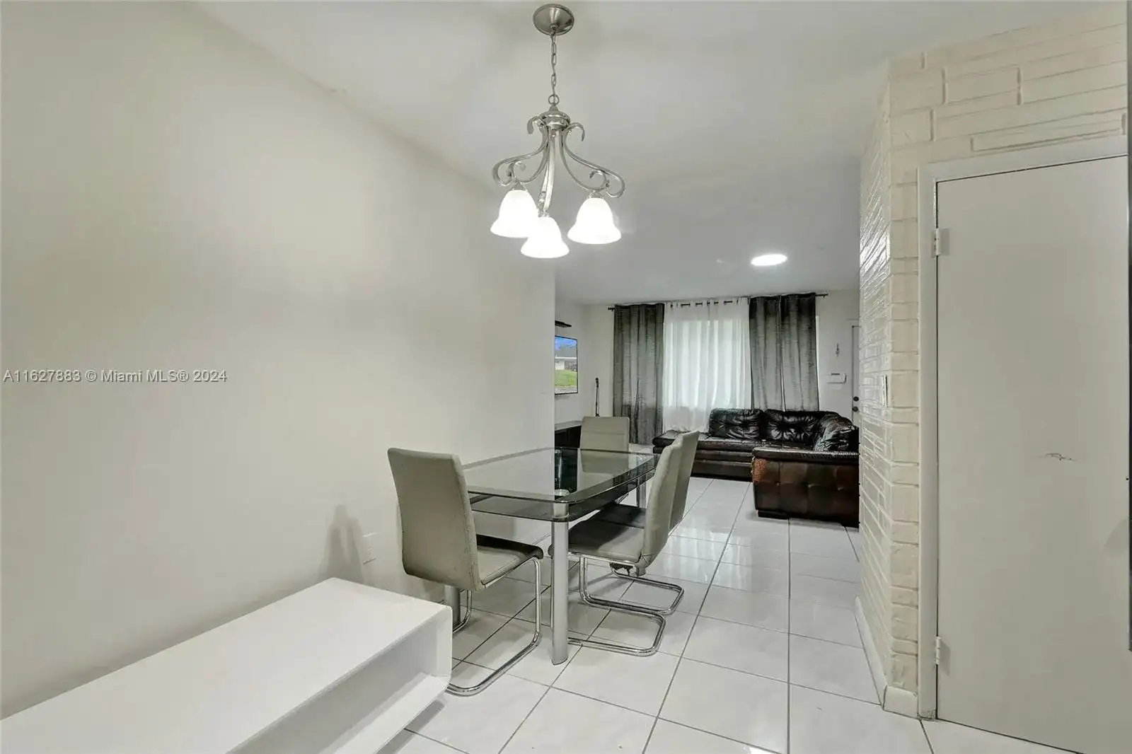 741 NW 175th Dr, Miami Gardens FL 33169 photo 2