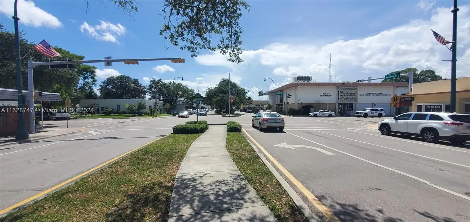 186 Westward Dr, Miami Springs FL 33166 photo 3