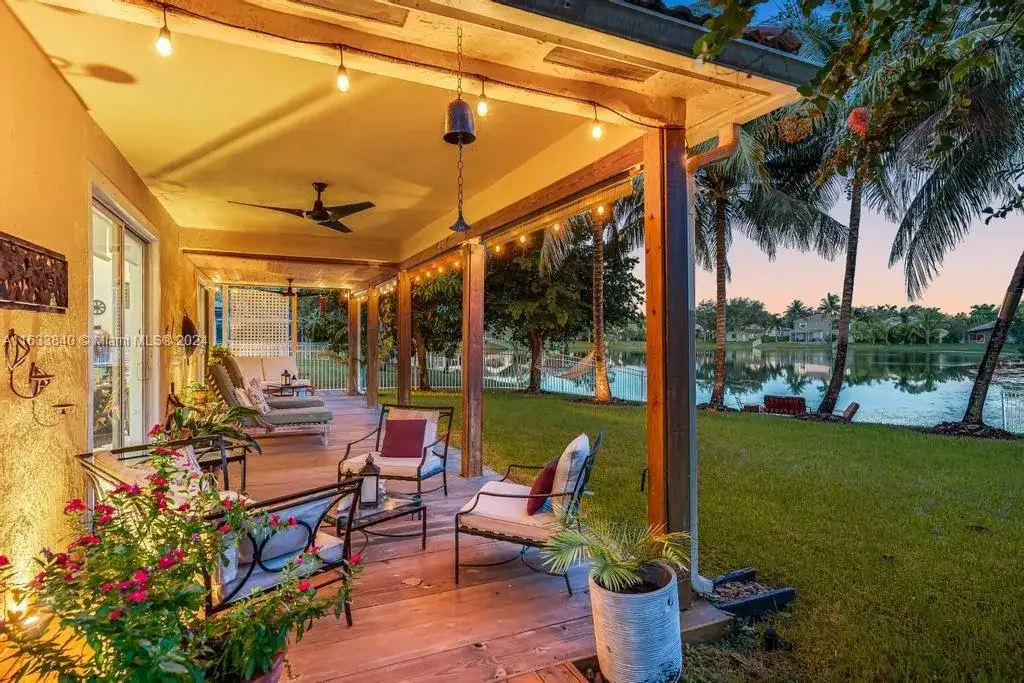 13134 NW 13th St, Pembroke Pines FL 33028 photo 2