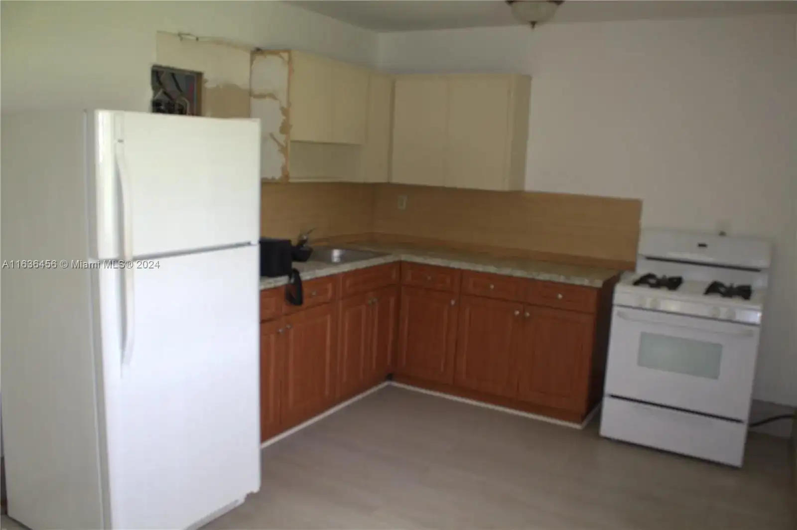 765 W 23rd St, Hialeah FL 33010 photo 3