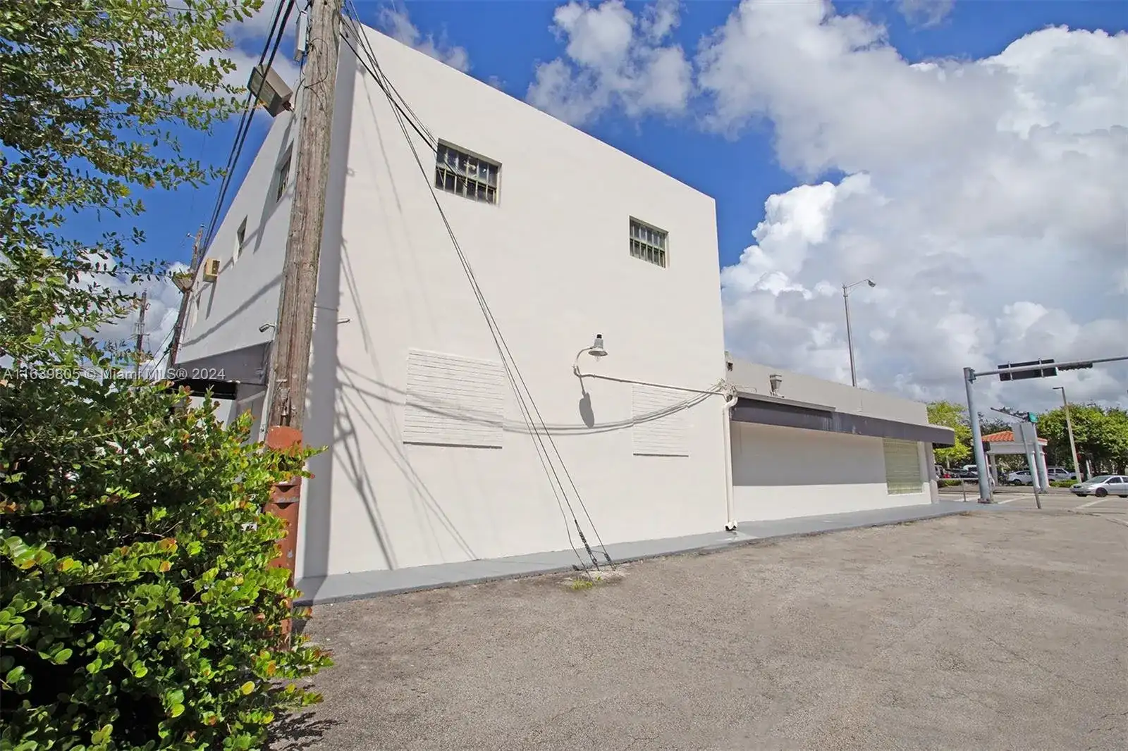 198 Hialeah Dr, Hialeah FL 33010 photo 5