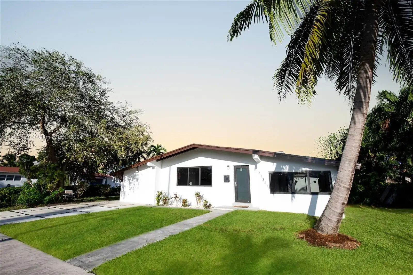 21341 NE 25th Ct, Aventura FL 33180 photo 2