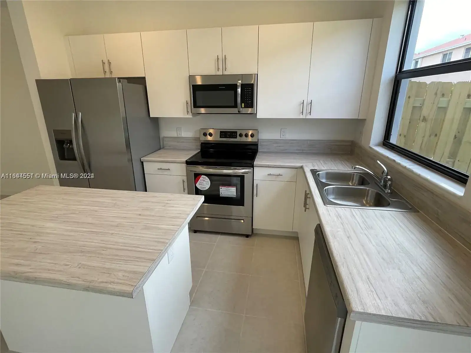 20671 NE 7th Pl, Miami FL 33179 photo 3